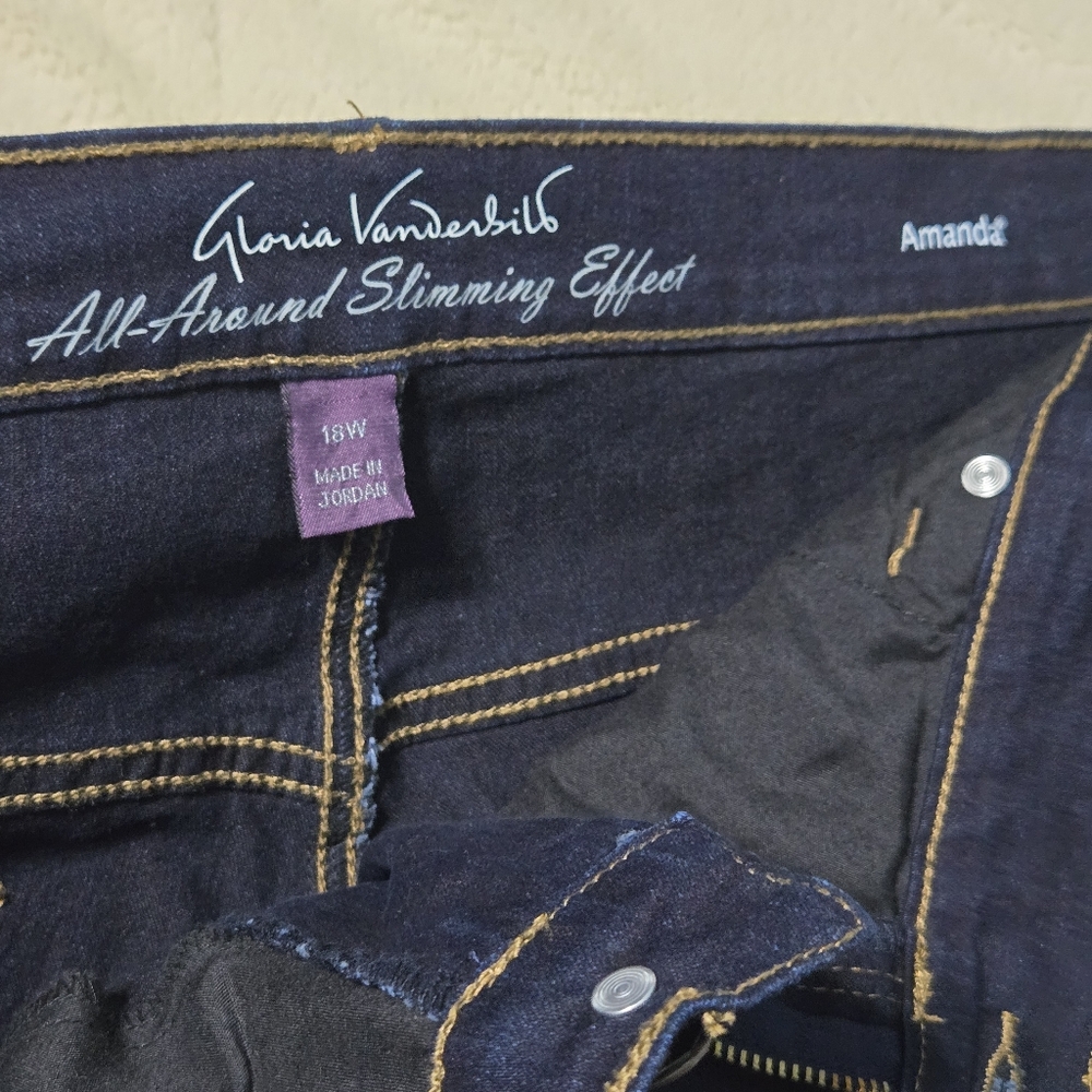 Gloria Vanderbilt Amanda Jeans All Around Slimming Effect Denim Capri, 18 W - Picture 8 of 14